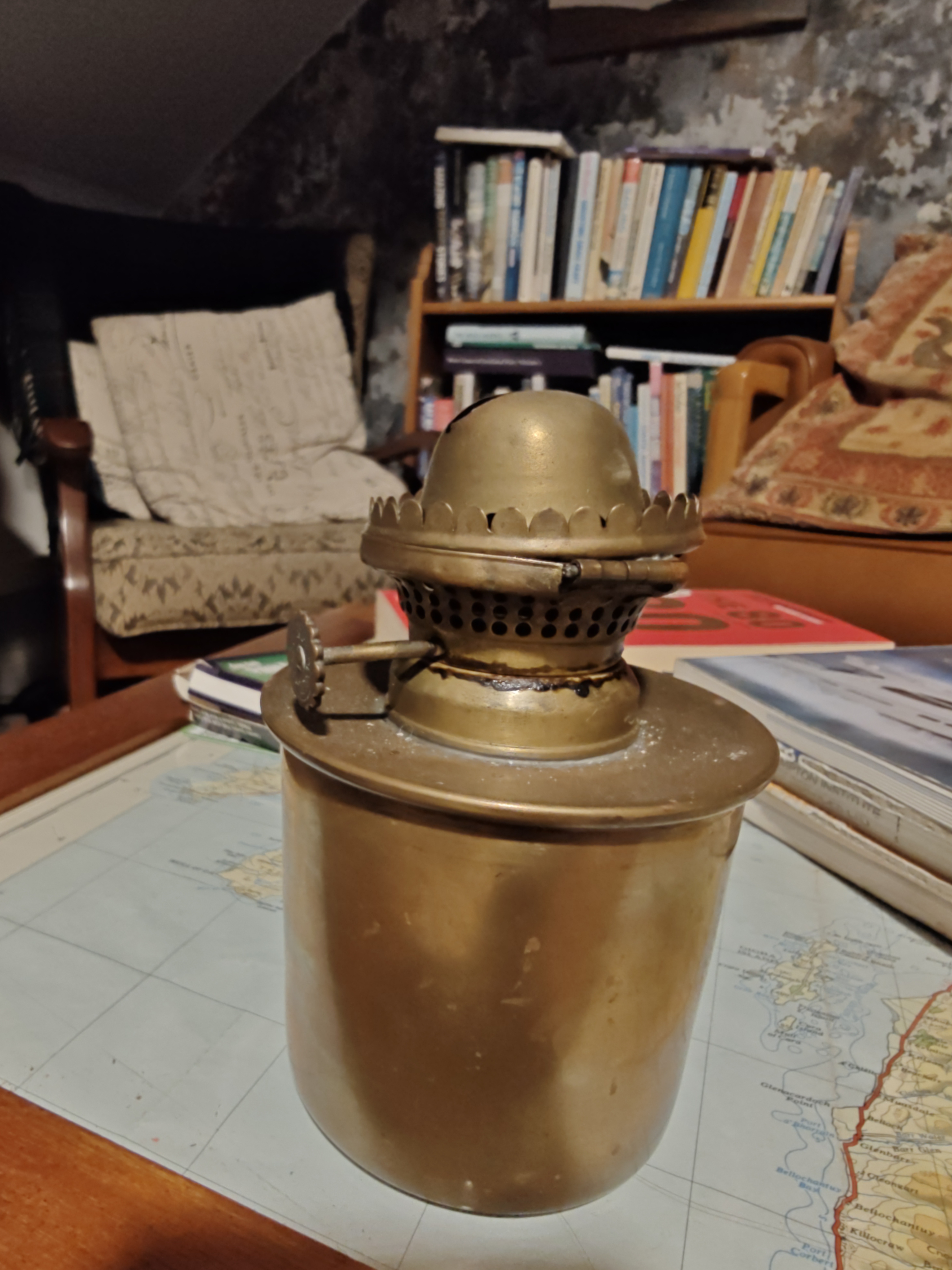 Brass fuel lamp base